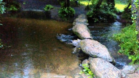 FOTO-4-Paso de piedras sobre río Catasol